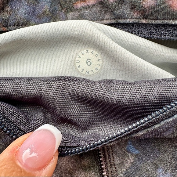 HTF Lululemon Fast and Free High-Rise Tight 25” Floral Dark Forest Size 6 (EUC) - Picture 4 of 16